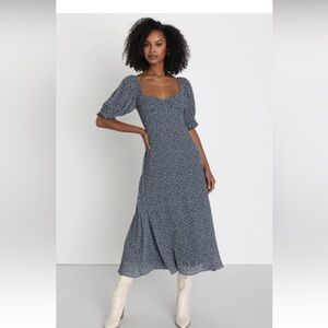 Lulus Navy and White Floral Dress. NEW WITH TAGS
SZ XL